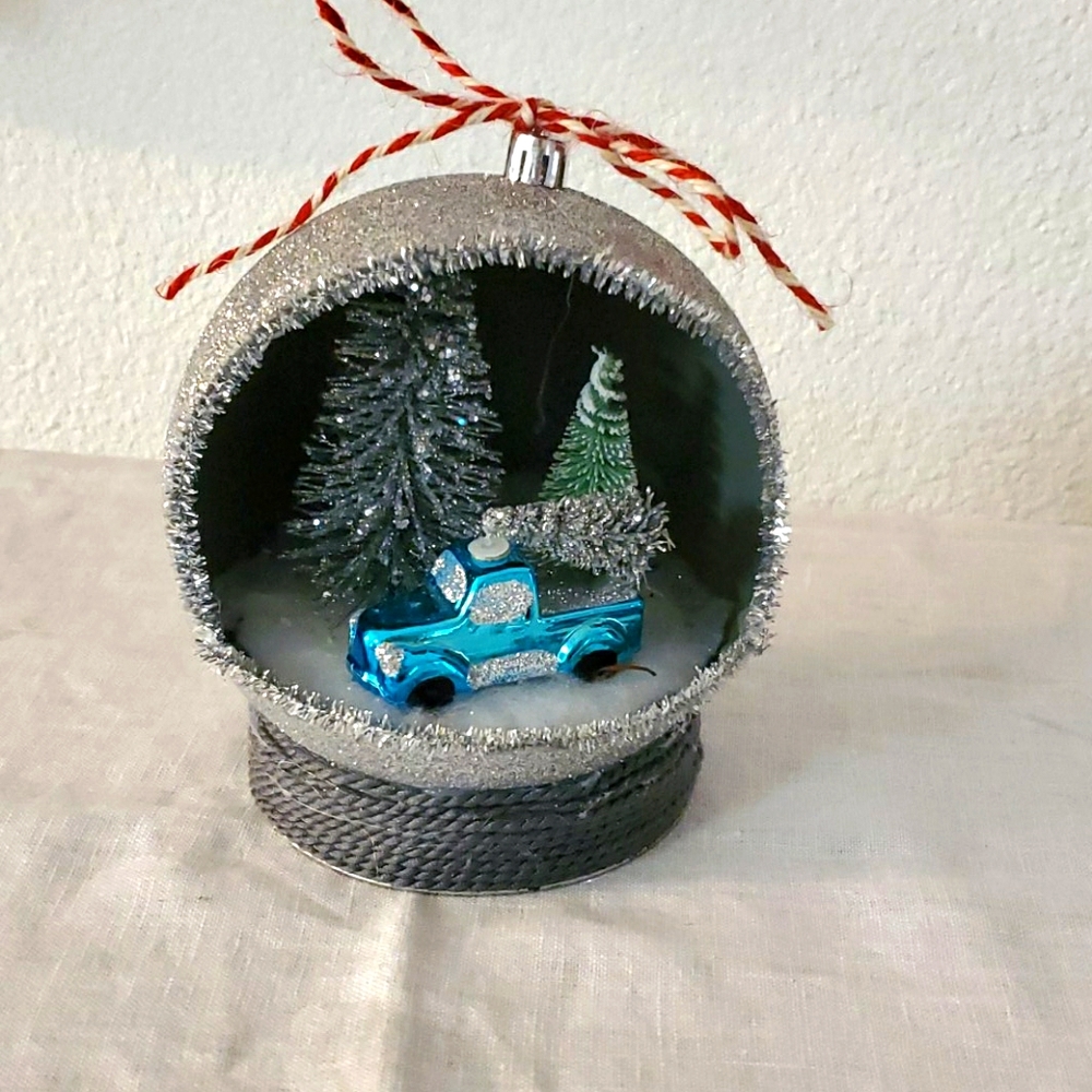 Christmas tree truck ornament - Picture 1 of 4